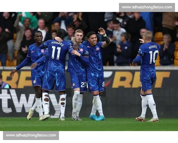 英超赛季走势深度解析球队实力战术变化与争冠格局前瞻全面观察